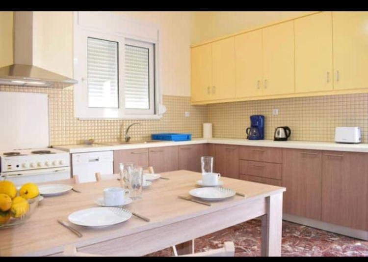 Marble Cool 2-Bedroom Down Town Yard House Kissamos Exterior photo