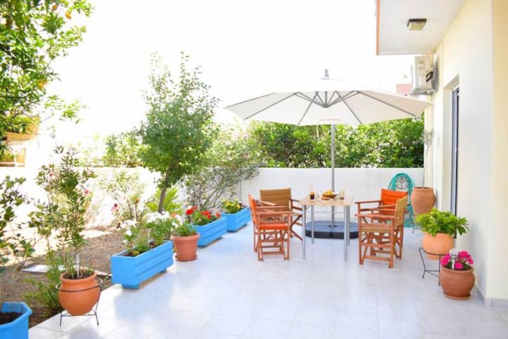 Marble Cool 2-Bedroom Down Town Yard House Kissamos Exterior photo