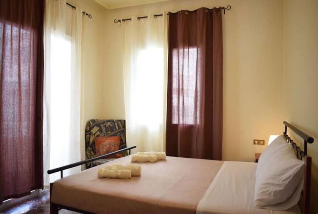 Marble Cool 2-Bedroom Down Town Yard House Kissamos Exterior photo
